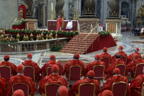 Missa na Basílica de São Pedro inicia conclave que escolherá o papa