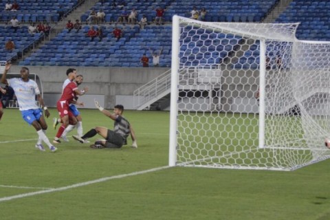 América bate o QFC na Arena das Dunas e volta a vencer após punição no Potiguar