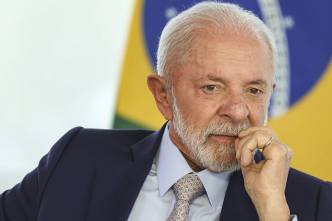 Lula apresenta ao Congresso medida para isentar conta de luz de mais pobres