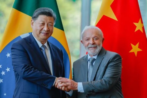 Lula vai à Rússia e à China nesta semana, para encontro com Putin e cúpula com países latinos