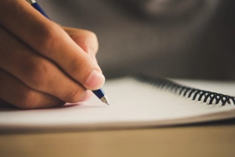 63% da população preta e parda entre 15 e 64 anos é analfabeta no Brasil