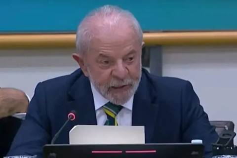 Lula diz que gestor que deixa obra parada deve ser preso