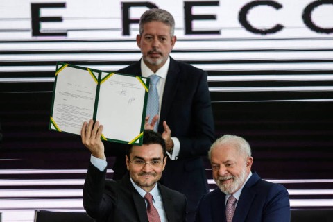 Lula caminha para 2026 ancorado em base com políticos que torcem por Tarcísio candidato
