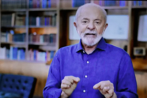 Lula defende debate sobre fim da escala 6×1 e aborda fraude no INSS