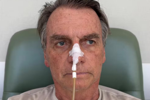 Bolsonaro completa duas semanas da cirurgia e não tem previsão de alta