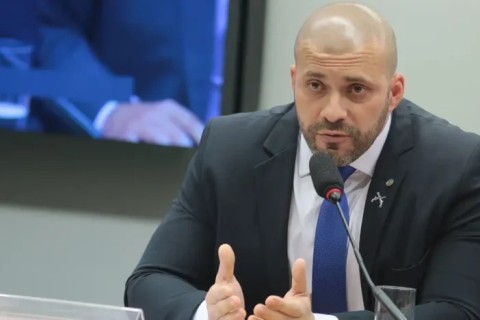 Moraes quer imagens para apurar visitas irregulares a Daniel Silveira