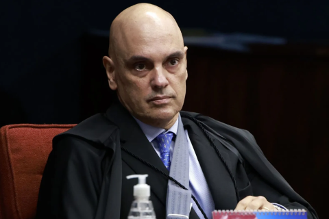 “Moraes tirou o sigilo dos autos”, diz oficial ao intimar Bolsonaro na UTI