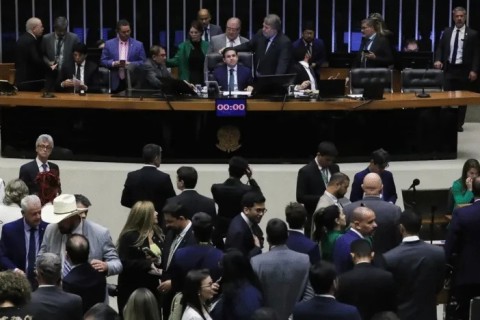 Câmara aprova texto que dificulta denúncia criminal contra parlamentar