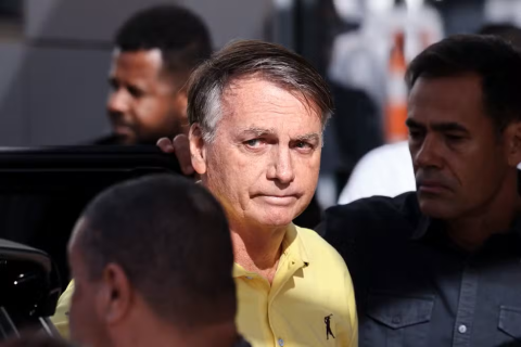 Advogado de Bolsonaro diz que asilo na Argentina foi 'sugestão' e que ex-presidente descartou