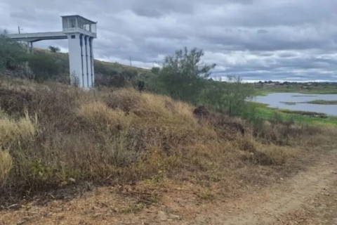 Reservas hídricas caem de 61% para 45%, alerta Caern para racionamento de água