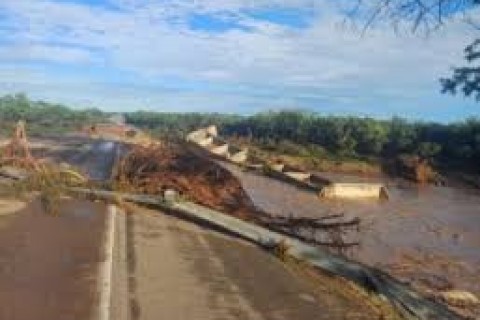 Oito cidades potiguares ficam sem transporte após desabamento de ponte na BR-304