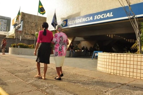 Aposentadoria por invalidez: Barroso vota a favor de cálculo que reduz benefício no INSS