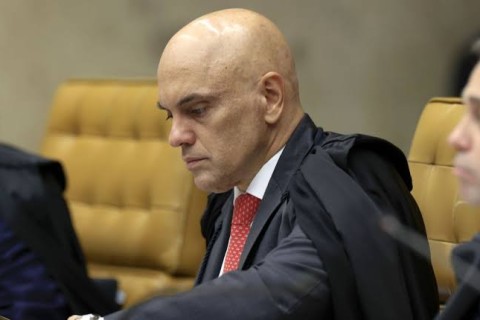 Moraes libera denúncia contra Bolsonaro para julgamento e pede data a Zanin