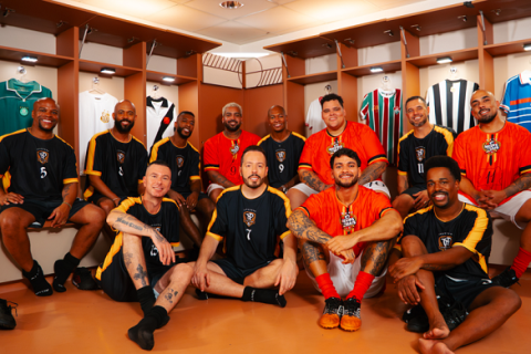 Turma do Pagode divulga single gravado com Menos é Mais