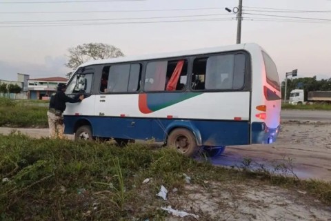 Ônibus escolar irregular é apreendido pela PRF por colocar crianças em risco no RN