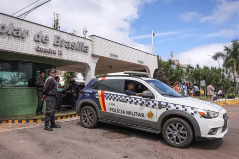 Bolsonaro tem 24h para explicar fala de Eduardo sobre acesso a vídeo