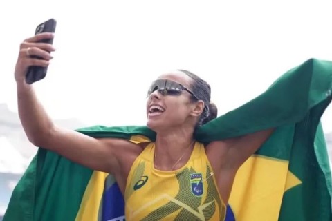 Potiguar Maria Clara conquista ouro e se torna campeã mundial no atletismo paralímpico