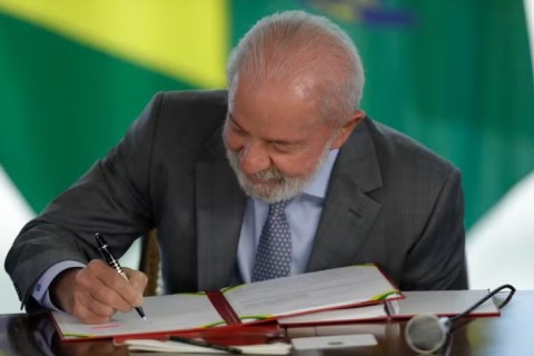 Medicina, Direito e mais: decreto de Lula proíbe aulas à distância em 5 cursos; veja novas regras